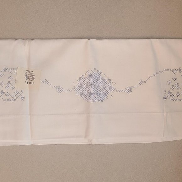 NWT Set of 2 Pillow Cases with Cross-Stitch Pattern - Picture 3 of 7